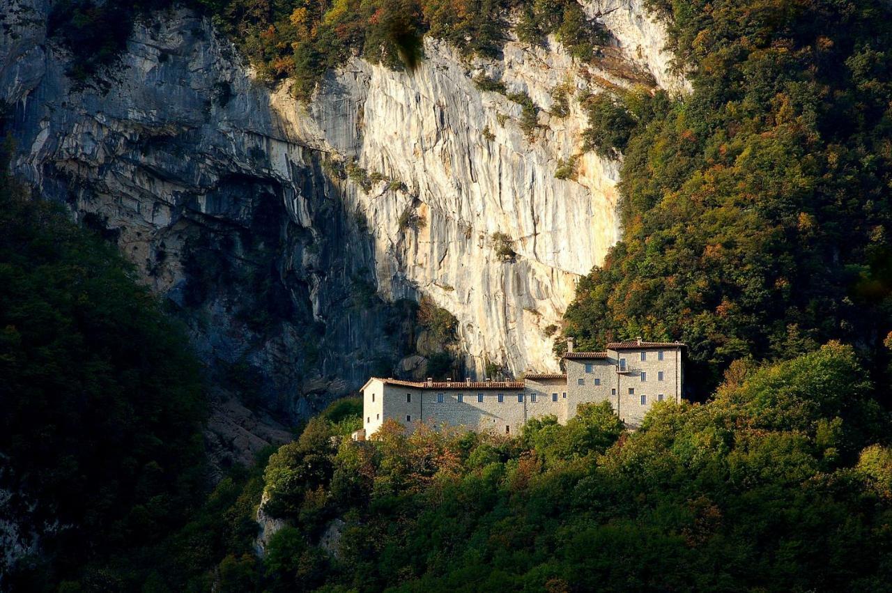 Il Capuccio San Lorenzo in Campo Exterior foto